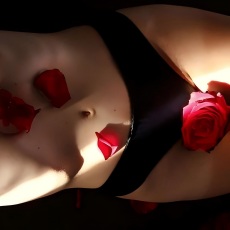 पीरियड सेक्स 101: आनंद, आराम और साफ़-सफ़ाई के लिए एक मार्गदर्शिका